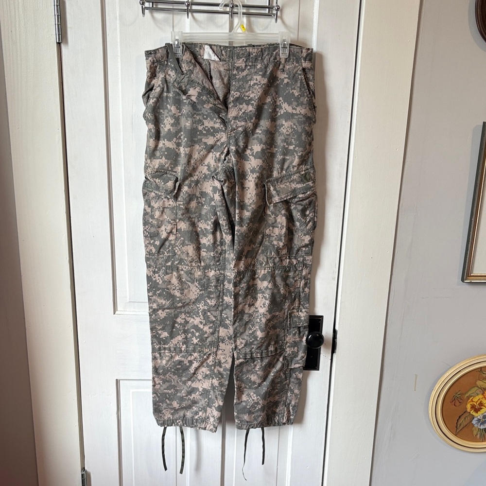Digital Camouflage Patterned Cargo Pants‎